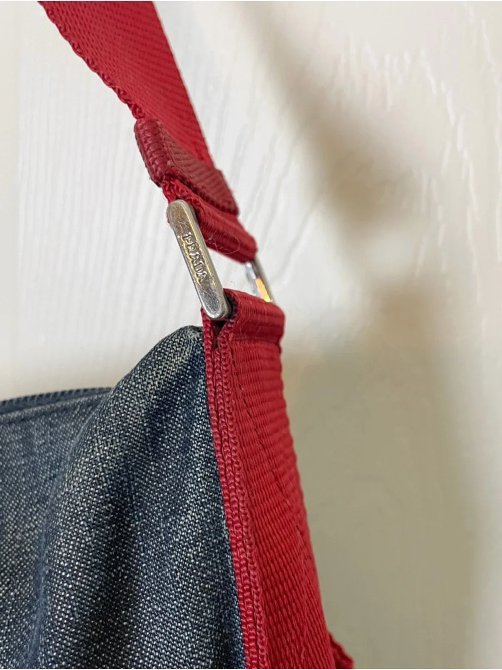 VINTAGE Prada Denim Crossbody Bag Red Leather Trim Y2K Canvas Messenger 4VA433 - Picture 6 of 14